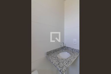 Banheiro de apartamento à venda com 2 quartos, 56m² em Vila Galvão, Guarulhos