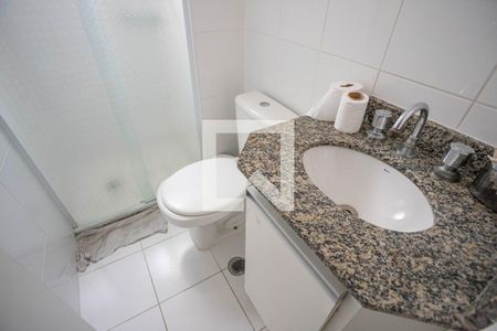 Banheiro de apartamento à venda com 2 quartos, 55m² em Piraporinha, Diadema