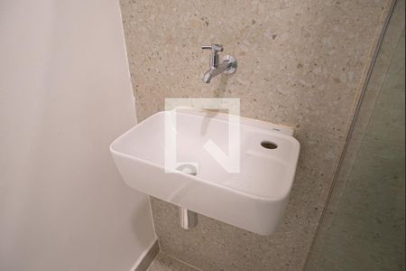 Banheiro de kitnet/studio para alugar com 1 quarto, 32m² em Bela Vista, São Paulo