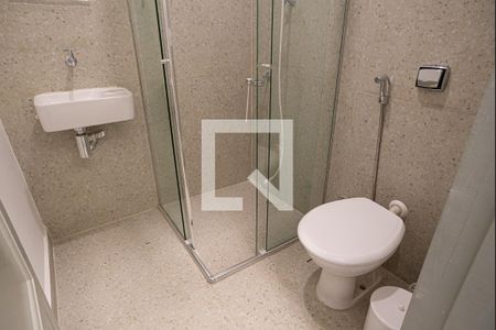 Banheiro de kitnet/studio para alugar com 1 quarto, 32m² em Bela Vista, São Paulo