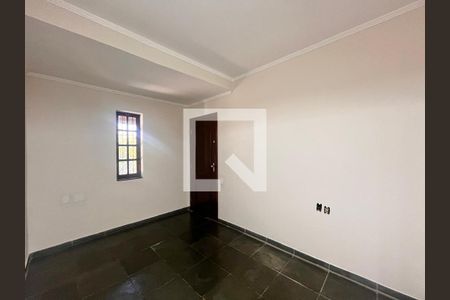 Sala de TV de casa à venda com 3 quartos, 355m² em Parque São Quirino, Campinas