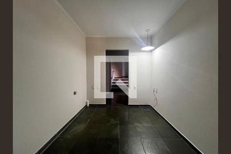 Sala de TV de casa à venda com 3 quartos, 355m² em Parque São Quirino, Campinas