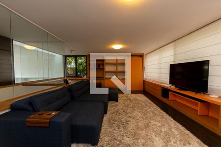 Sala de TV de casa de condomínio para alugar com 3 quartos, 280m² em Jardim Paulista, Barueri