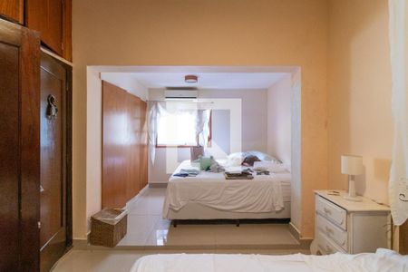 Suíte de casa à venda com 4 quartos, 350m² em Água Branca, São Paulo
