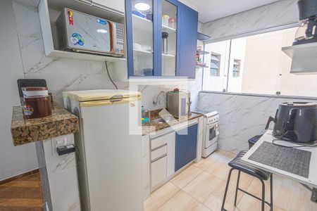 Cozinha de apartamento para alugar com 2 quartos, 54m² em Floramar, Belo Horizonte