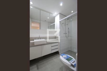 Banheiro de apartamento à venda com 1 quarto, 42m² em Indianópolis, São Paulo