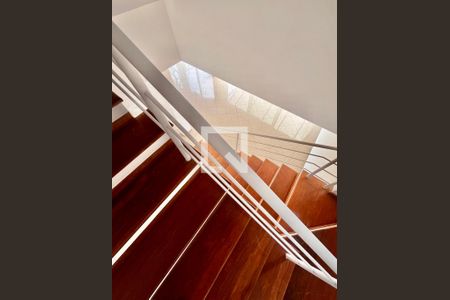 Escada de casa de condomínio à venda com 4 quartos, 356m² em Conjunto Habitacional Vila Santana (Sousas), Campinas