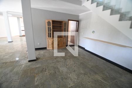 Sala de casa de condomínio à venda com 5 quartos, 650m² em Conjunto Habitacional Vila Santana (Sousas), Campinas