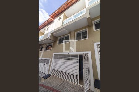 Fachada de casa de condomínio para alugar com 2 quartos, 101m² em Vila Carmosina, São Paulo