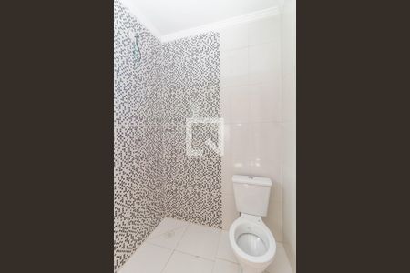 Banheiro Suíte de casa de condomínio para alugar com 2 quartos, 101m² em Vila Carmosina, São Paulo