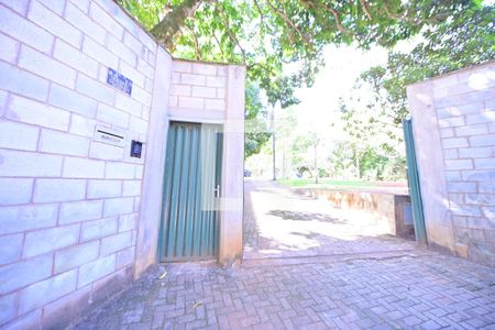 Fachada de casa para alugar com 3 quartos, 80m² em Chácaras Califórnia, Goiânia