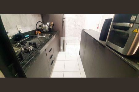 Cozinha de apartamento para alugar com 2 quartos, 47m² em Ayrosa, Osasco