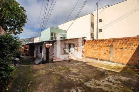 Pátio de casa à venda com 2 quartos, 340m² em Partenon, Porto Alegre