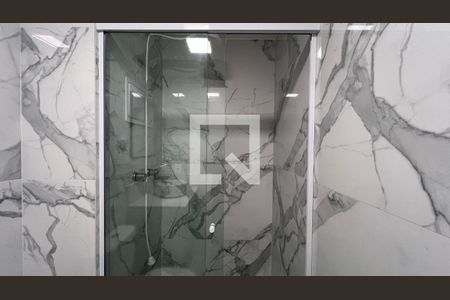 Banheiro de kitnet/studio para alugar com 1 quarto, 25m² em Sumarezinho, São Paulo