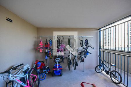 Área comum - Bicicletário de apartamento para alugar com 2 quartos, 39m² em Jardim Boa Vista (zona Oeste), Osasco