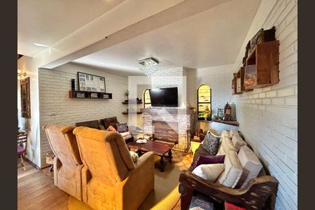 Sala de casa à venda com 4 quartos, 265m² em Feitoria, São Leopoldo