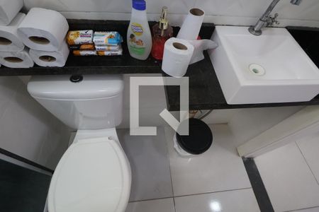Banheiro de apartamento à venda com 2 quartos, 41m² em Rio Branco, Canoas