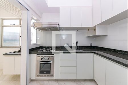 Cozinha de apartamento à venda com 3 quartos, 96m² em Estoril, Belo Horizonte