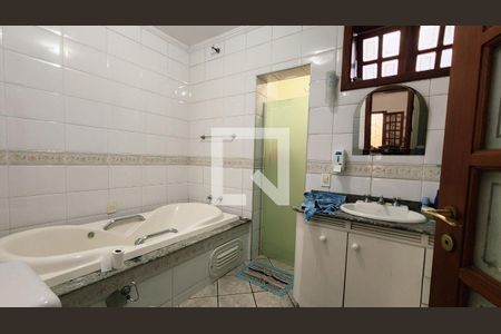Banheiro  de casa à venda com 3 quartos, 330m² em Jardim Santa Gertrudes, Jundiaí