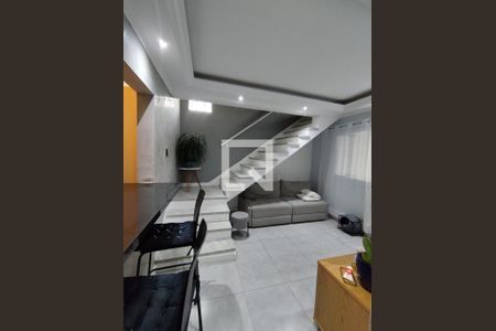 Sala de casa para alugar com 2 quartos, 122m² em Vila Santo Estefano, São Paulo