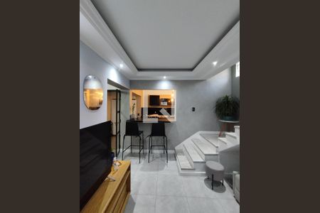 Sala de casa para alugar com 2 quartos, 122m² em Vila Santo Estefano, São Paulo