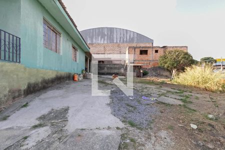 Quintal de casa para alugar com 3 quartos, 1068m² em Glória, Belo Horizonte