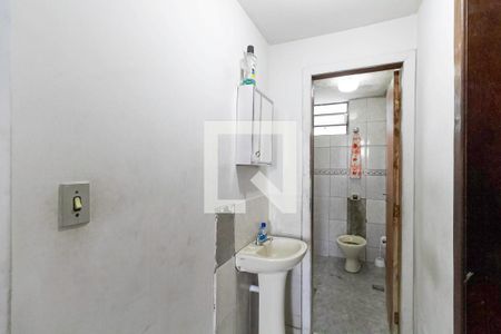 Banheiro social de casa para alugar com 3 quartos, 1068m² em Glória, Belo Horizonte