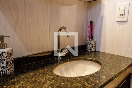 Banheiro de casa à venda com 3 quartos, 229m² em Parque Santa Fé, Porto Alegre