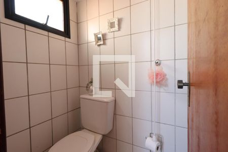 Banheiro de serviço de apartamento para alugar com 2 quartos, 75m² em Centro, Ribeirão Preto