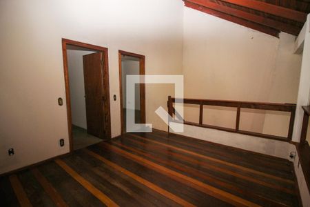 Sala de casa à venda com 3 quartos, 200m² em Espírito Santo, Porto Alegre