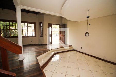 Sala de casa à venda com 3 quartos, 200m² em Espírito Santo, Porto Alegre