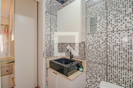 Banheiro  de apartamento à venda com 1 quarto, 30m² em Jardim Dona Leopoldina, Porto Alegre