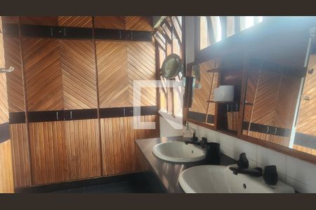 Banheiro de kitnet/studio para alugar com 1 quarto, 43m² em Ondina, Salvador