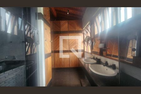 Banheiro de kitnet/studio para alugar com 1 quarto, 43m² em Ondina, Salvador