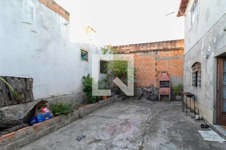 Quintal de casa à venda com 5 quartos, 360m² em Nacional, Contagem
