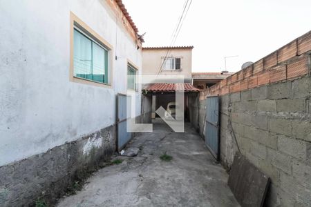 Garagem de casa à venda com 5 quartos, 360m² em Nacional, Contagem