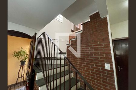 Escada de casa à venda com 3 quartos, 200m² em Jardim Peri Peri, São Paulo