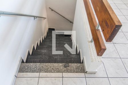 Escada de casa para alugar com 2 quartos, 240m² em Vila Sargento Jose de Paula, Barueri