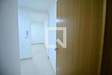 Corredor de apartamento para alugar com 2 quartos, 53m² em Chácara São Pedro, Aparecida de Goiânia