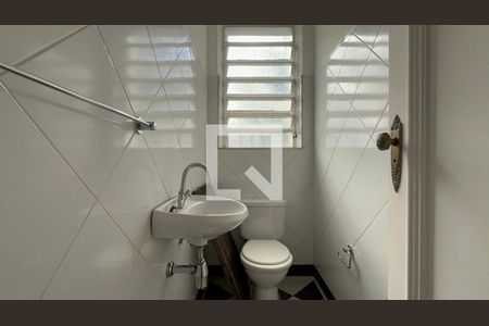 Lavabo de casa para alugar com 3 quartos, 400m² em Jardim Paulistano, São Paulo