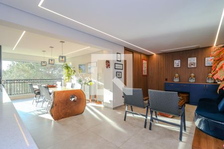 Sala de apartamento à venda com 2 quartos, 103m² em Vila Suzana, São Paulo