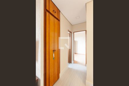 Corredor de apartamento para alugar com 2 quartos, 58m² em São Francisco, Belo Horizonte