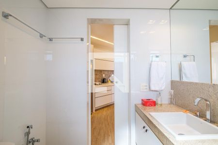 Banheiro de apartamento à venda com 1 quarto, 50m² em Funcionários, Belo Horizonte