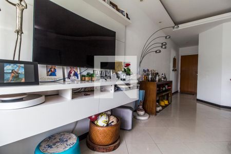 Sala de TV de apartamento à venda com 2 quartos, 94m² em Tamboré, Santana de Parnaíba