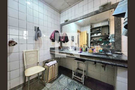 Banheiro de Serviço de casa à venda com 3 quartos, 360m² em Indianópolis, São Paulo