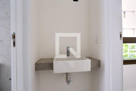 Banheiro da Semi Suíte de apartamento à venda com 3 quartos, 92m² em Santa Efigênia, Belo Horizonte