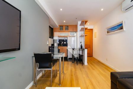 Sala  de apartamento à venda com 1 quarto, 45m² em Ipanema, Rio de Janeiro