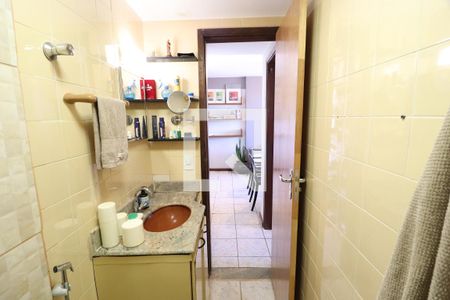 Banheiro de apartamento para alugar com 1 quarto, 47m² em Centro, Uberlândia