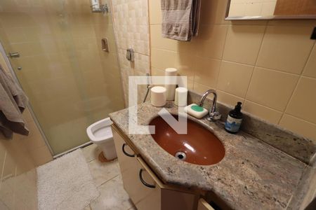 Banheiro de apartamento para alugar com 1 quarto, 47m² em Centro, Uberlândia