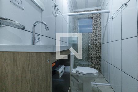 Banheiro de apartamento para alugar com 1 quarto, 28m² em Mário Quintana, Porto Alegre